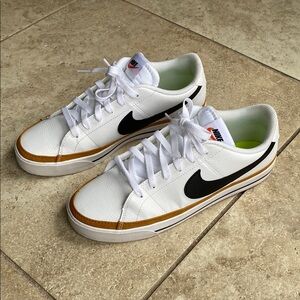 Nike White and Black Classic Sneakers
